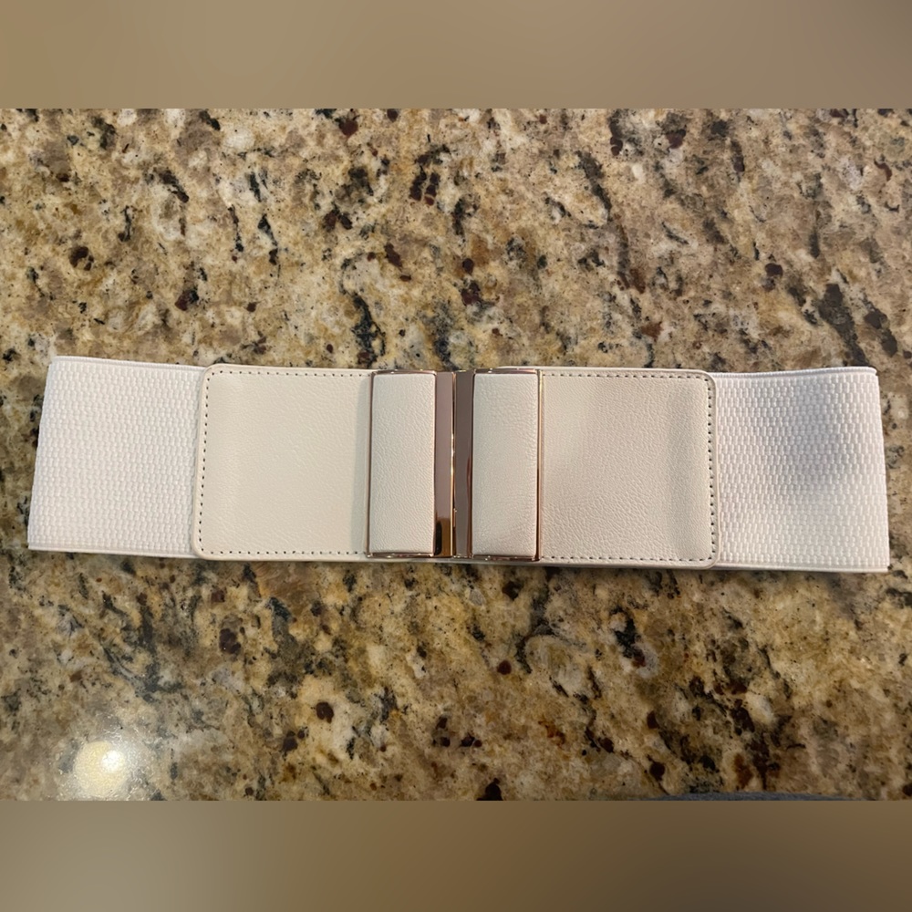 White latching belt